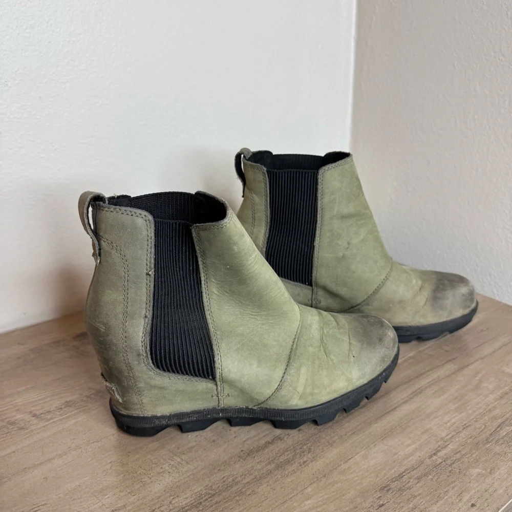 SOREL JOAN OF ARCTIC II WEDGE PLATFORMS Chelsea Booties Boots In Olive Green